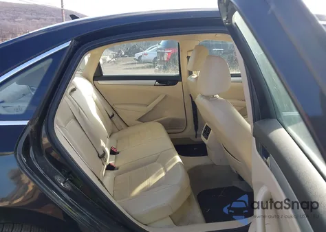 2013 Volkswagen Passat 2.5L Se z USA, uszkodzony, nr VIN 1VWBH7A32DC078963